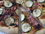 Pizza courgettes/jambon fumé/mozzarella