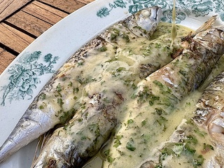 Maquereaux grillés, sauce au citron