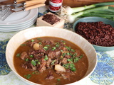 Sauté de Taureau de Camargue aop aux petits oignons et à la bière de riz rouge