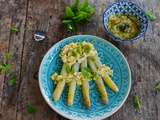 Asperges en sauce vinaigrette mimosa