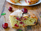 Gros gâteau moelleux aux cerises