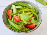 Salade aux asperges vertes crues