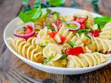 Salade de pâtes courgettes tomate parmesan basilic