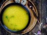 Soupe de courgettes jaunes à la menthe