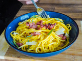 Spaghettis à la crème de courge et aux lardons