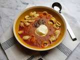 Velouté de tomates aux oignons beurrés et orecchiette