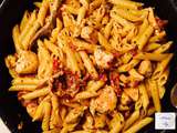 Penne au poulet, mozzarella et tomates confites. Un plat pour gourmands raffinés