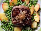 Tournedos de boeuf aux petits pois et nectarines jaunes