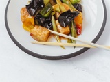 Wok de Légumes Croquants au Tofu Croustillant et Sauce Teriyaki Maison