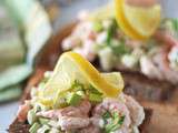 Smørrebrød aux crevettes et à la pomme verte