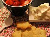 Fraises au citron, chantilly et biscuits à la vanille