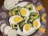 Avocat, œufs, graines de courge, radis noir et mimolette