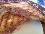 Croque monsieur au pain complet mi-chèvre mi-jambon du pays