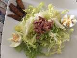 Frisée aux lardons, oeuf dur, frites de butternuts