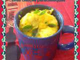 Mug cake au riz basmati, emmental et basilic frais