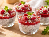 Chia pudding lait de coco et framboises : le petit-déjeuner d’été rafraîchissant