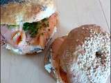 Bagels au levain garnis de saumon fumé (Classic bagel)