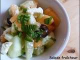 Salade fraîcheur au concombre, melon, feta & olives noires