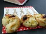 Schnackas au Roquefort et aux raisins secs