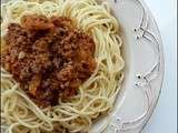 Spaghettis bolognaise (viande hachée de boeuf & sauce tomate)