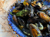 Moules frites au curcuma de Cyril Lignac dans tous en cuisine