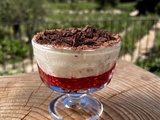 Mousse stracciatella au chocolat blanc et framboises de Cyril Lignac dans tous en cuisine