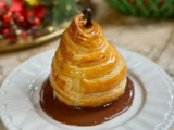 Poire FEUILLETÉE, sauce chocolat de Cyril Lignac dans Tous en Cuisine