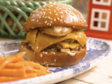 Smash burger et frites de patates douces de Cyril Lignac dans Tous en cuisine