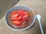 Porridge tout chocolat fraises