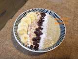 Smoothie bowl banane kiwi coco