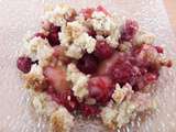 Crumble poires et framboises aux noisettes