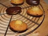 Madeleines en coque de chocolat