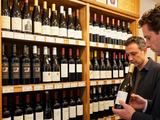 Vin du Sud-Est : pourquoi les cavistes parisiens le choisissent avant le Bordeaux