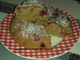 Gâteau aux fraises et baies roses