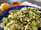 Courgettes crues et feta en salade