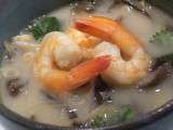 Soupe de crevettes, citronnelle et combawa