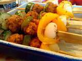 Brochettes de boulettes et légumes