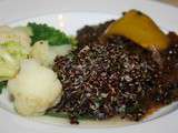 Ragout de lentilles beluga, quinoa noir aux herbes accompagnés de chou fleur et brocolis