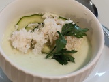 Soupe froide de concombre au crabe