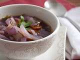 Soupe asiatique au chou, navets et carottes violettes