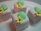 Petits fours fleuris