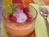 Mousse de framboises et coulis de melon