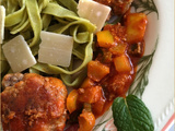 Tagliatelles et boulettes de viande