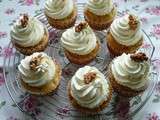 Souvenir du Québec: cupcakes aux pommes et noix et chantilly au sirop d’érable