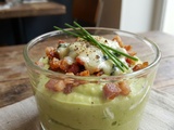 Délicieuse Verrine Gourmande : Mêlée d’Avocat Crémeux, Lard Croquant et Roquefort Fondant