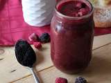 Smoothie aux fruits rouges et baies d'açaï