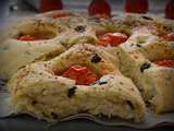 Focaccia aux tomates cerises, olives noir