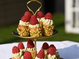 Petits Cannelés à la framboise et crème pistache