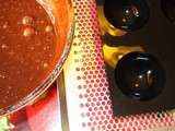 Domes en chocolat coulis de framboises