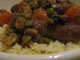 Variante de couscous aux pois cassés, ratatouille, carottes et merguez